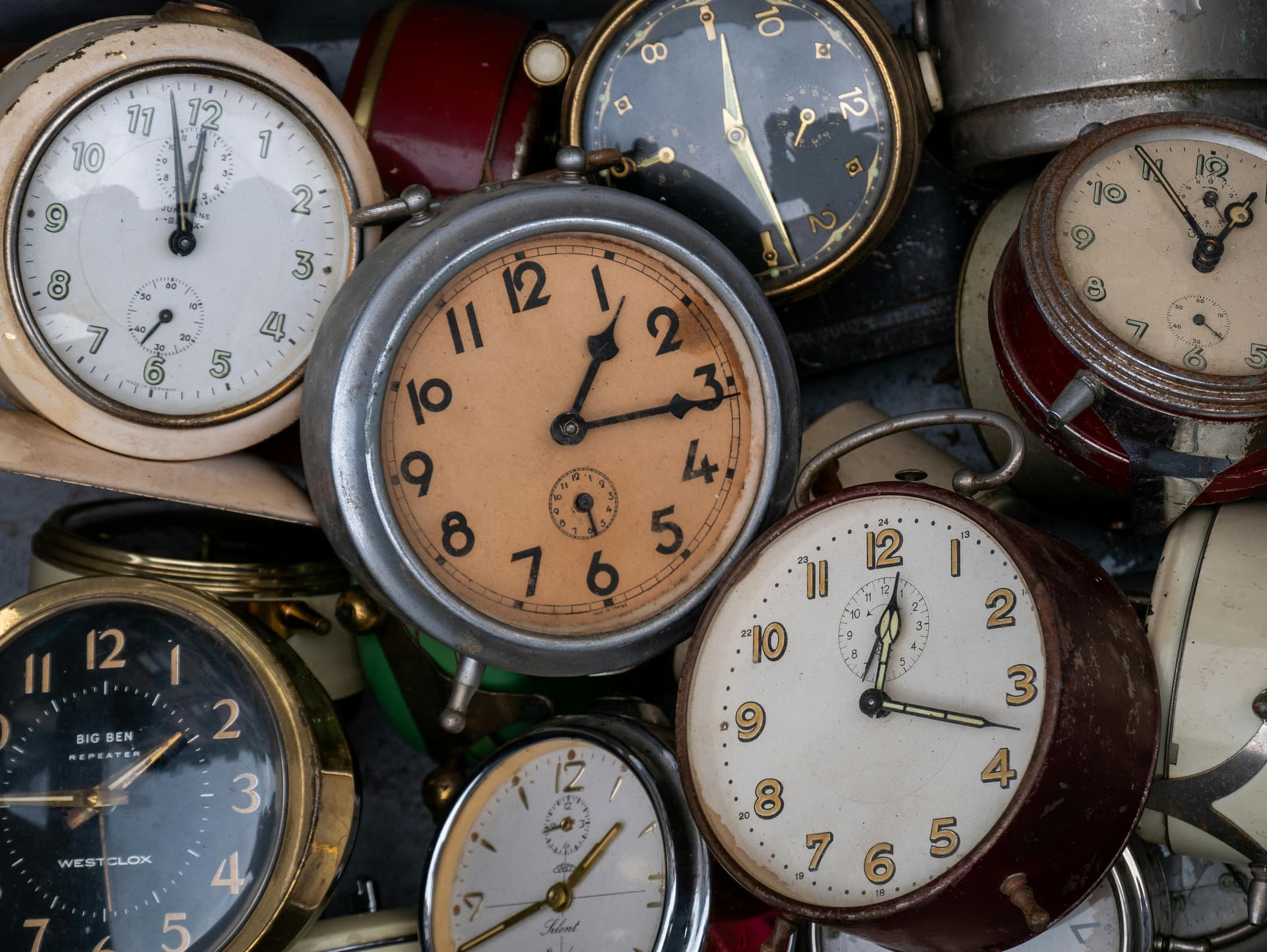 How a Patek Wall Clock Reflects True Watchmaking Excellence