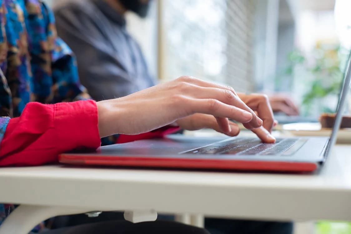 B2B Competitive Intelligence: Discover Trends Before Competitors