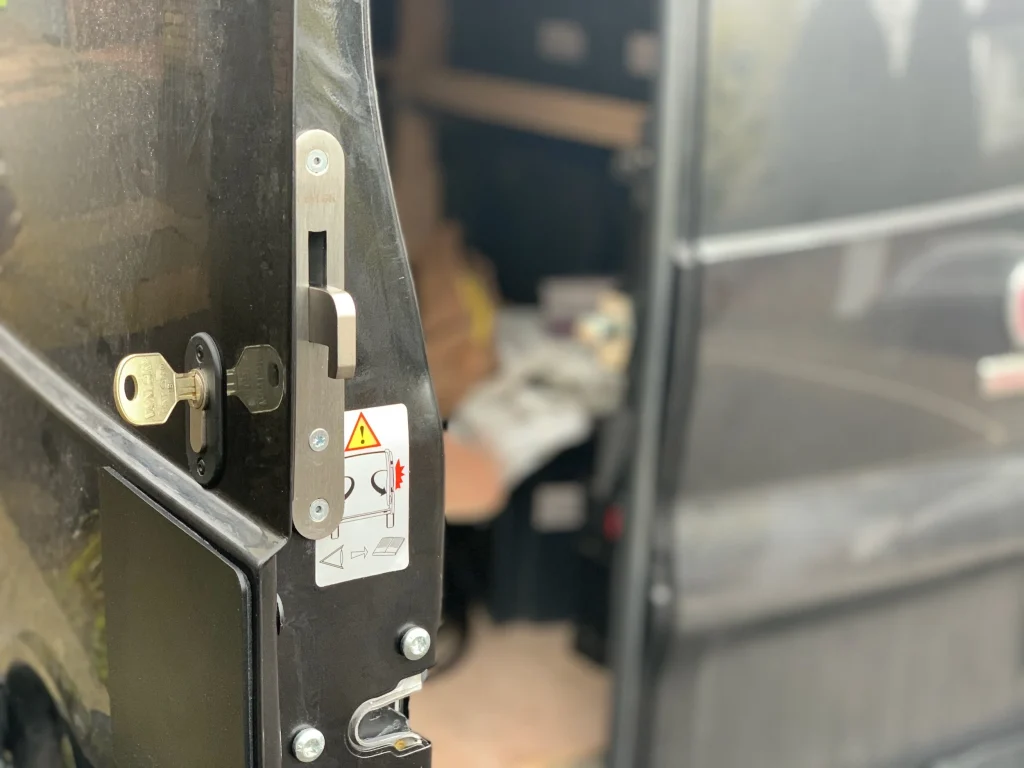 van-hooklocks-banner